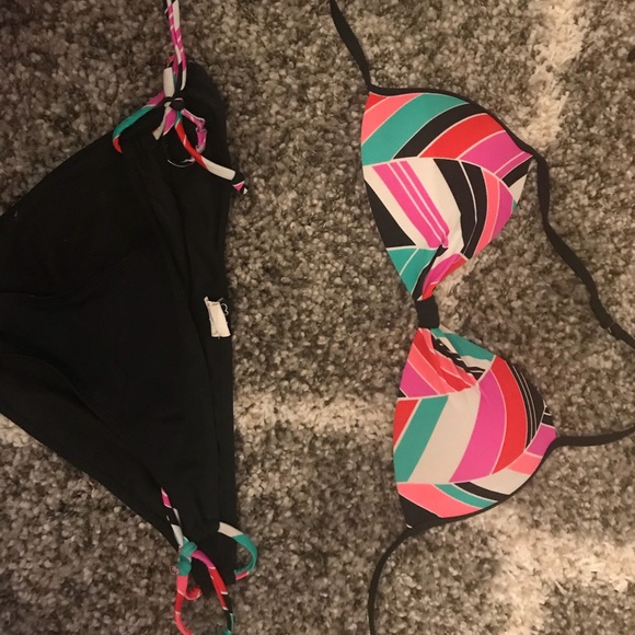 Bikini - Picture 2 of 5